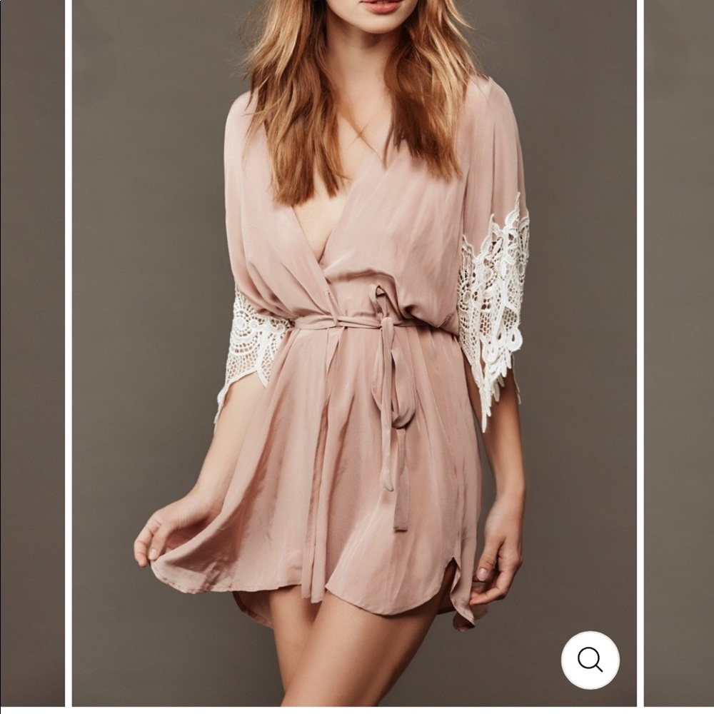 Stone Cold Fox Silk Robe O/S
